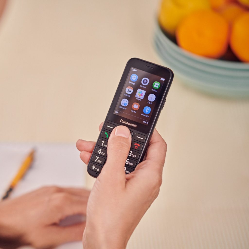 Panasonic KX-TU250EXB Panasonic KX-TU250 telefon komórkowy dla seniora 4G VoLTE Clear Call (ekran 2.4", aparat 1.2MP, przycisk SOS, tryb głośnomówiący, 8h pracy), czarny 21 Panasonic KX-TU250EXB KX TU250EXB 011