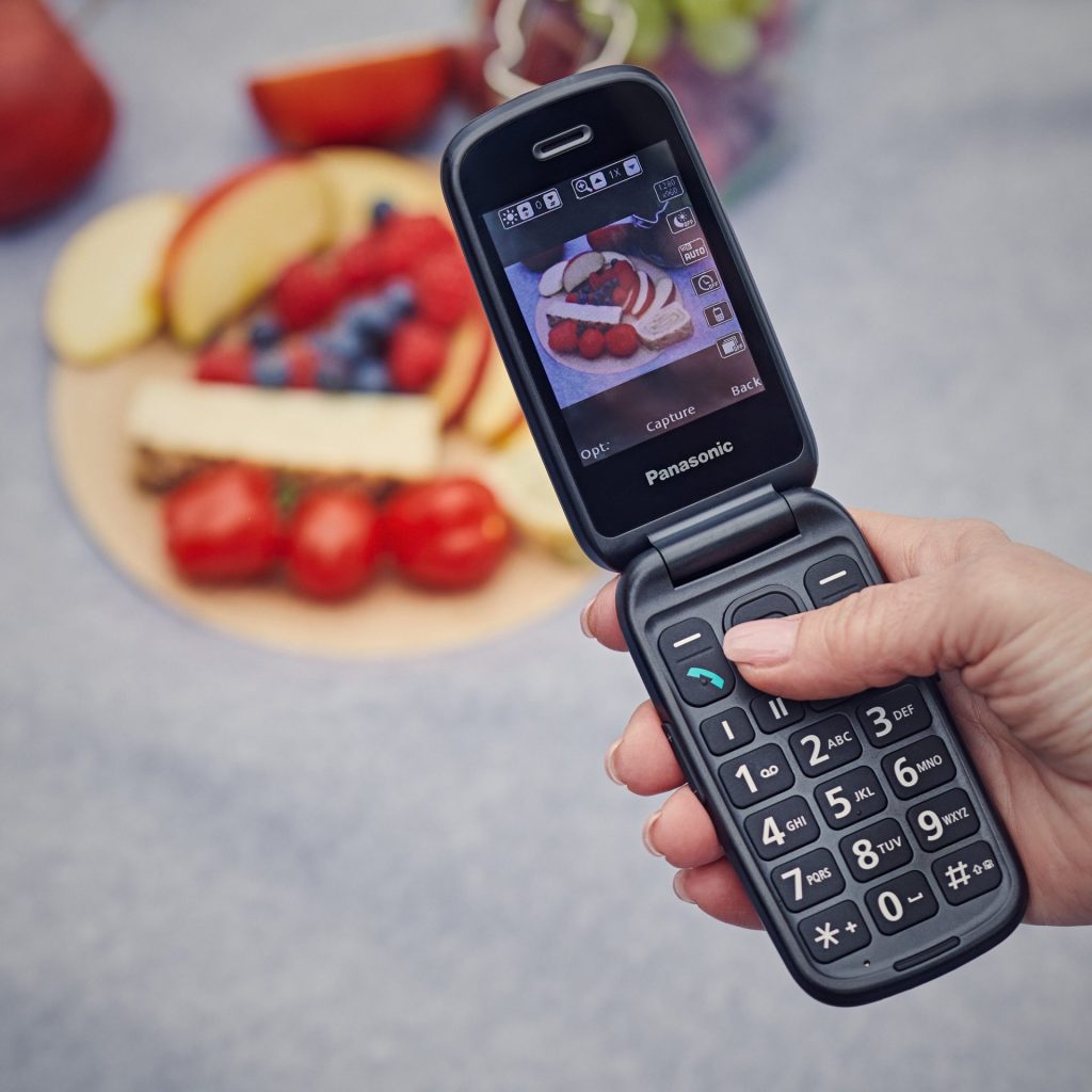 Panasonic KX-TU550EXB Panasonic KX-TU550 telefon dla seniora z klapką (4G VoLTE Clear Call, duży ekran 2,8", aparat 1,2 MP, połączenia SOS, tryb głośnomówiący), czarny 17 Panasonic KX-TU550EXB KX TU550EXB 005