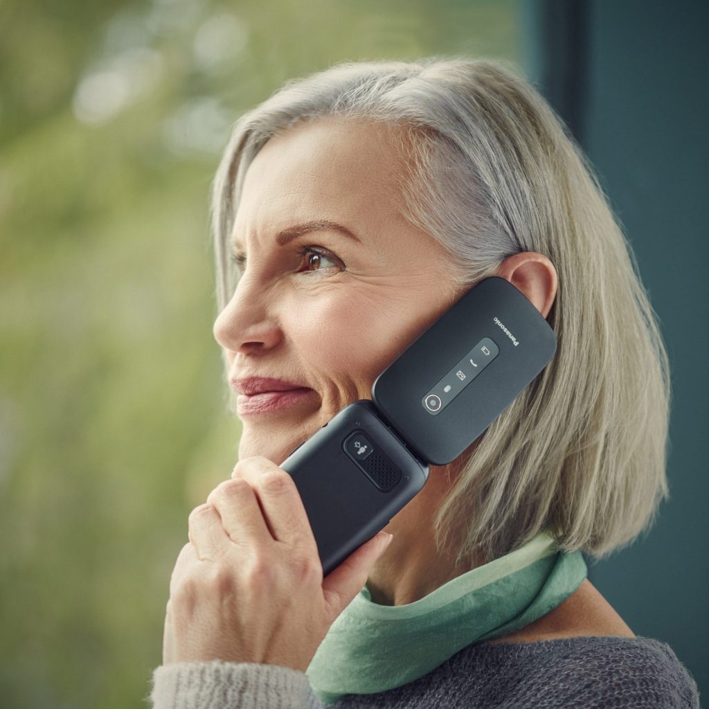Panasonic KX-TU550EXB Panasonic KX-TU550 telefon dla seniora z klapką (4G VoLTE Clear Call, duży ekran 2,8", aparat 1,2 MP, połączenia SOS, tryb głośnomówiący), czarny 18 Panasonic KX-TU550EXB KX TU550EXB 006