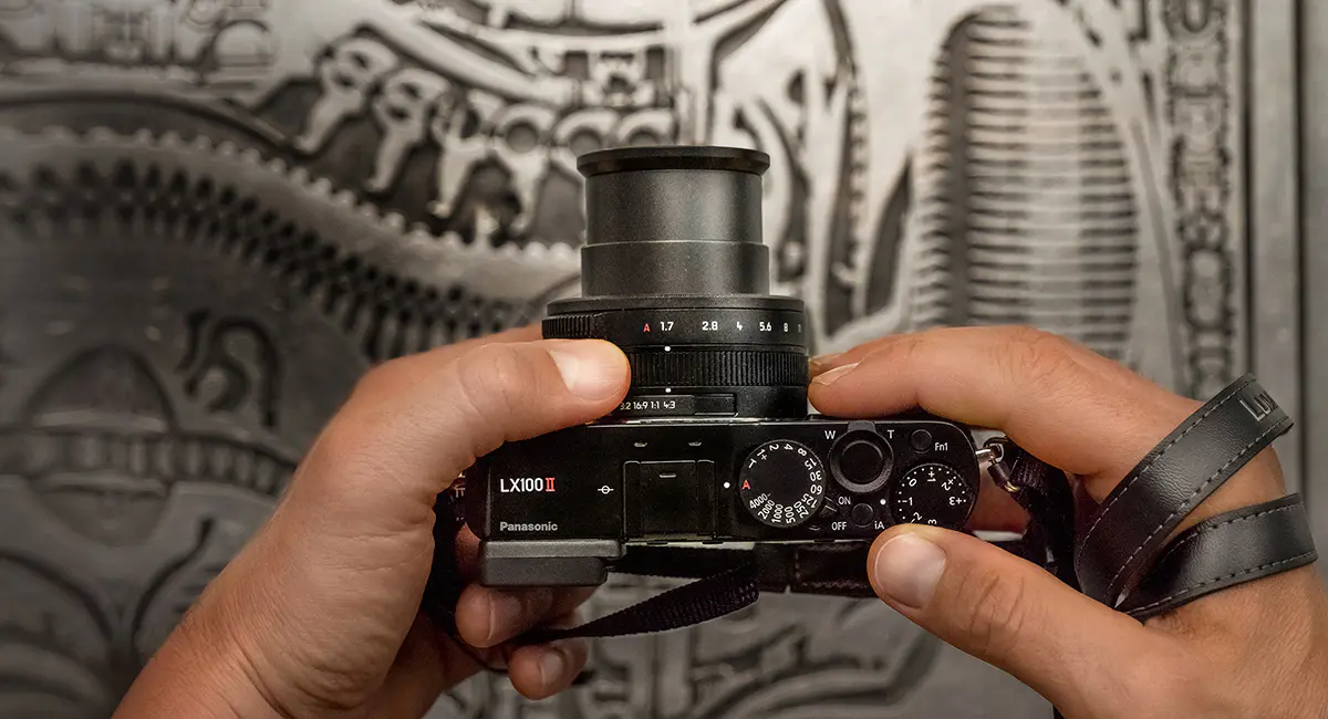 Panasonic - PANASONIC LUMIX DC-LX100M2 ブラック 概要 デジタルカメラ DC-LX100M2 | LUMIX（ルミックス） ミラー