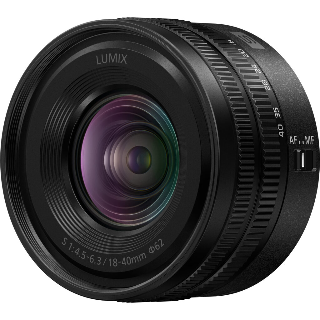 Promocja Lumix - zaoszczędź aż do 3700PLN 39 Panasonic S-R1840 LUMIX S najmniejszy obiektyw zmiennoogniskowy (zakres ogniskowych 18–40mm, filtr 62mm, F4.5–6.3, maksymalne powiększenie 0,28x)